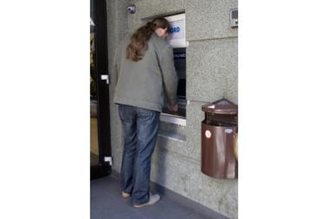 Sukčiai pasinaudojo banko kortelių duomenimis