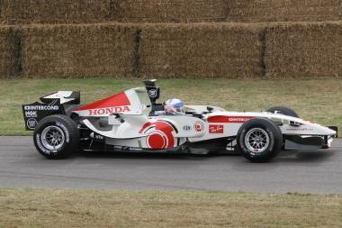 „Honda" paneigė gandus apie pardavimą
