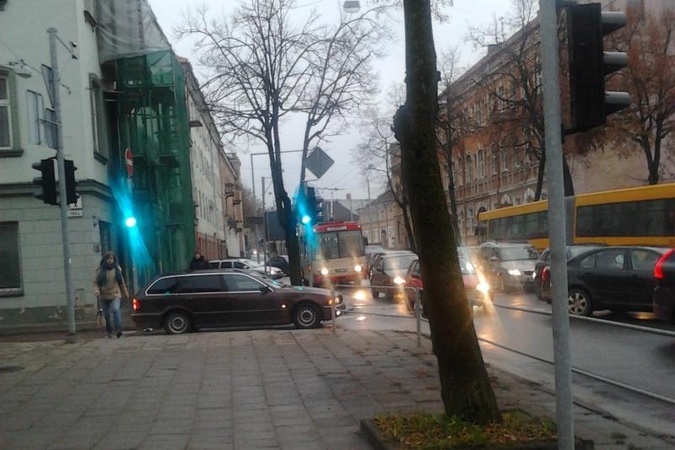 Dėl avarijos - neregėtos spūstys Vilniaus centre