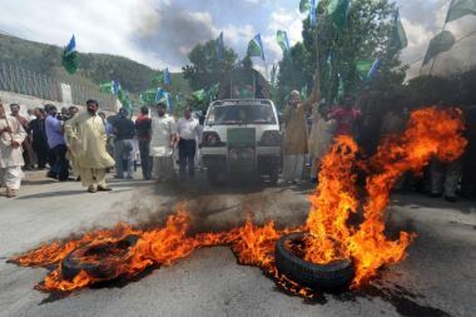 Pakistane protestuojantys dėl O.Bin Ladeno nužudymo skandavo "Mirtis Amerikai"