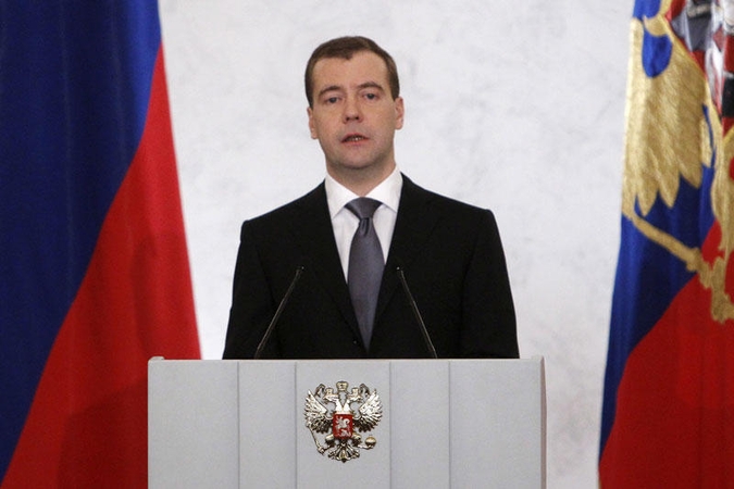 Iš posto pasitraukiantis D.Medvedevas žada išardyti V.Putino vertikalę