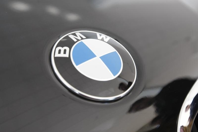 Automobilio šeimininkas vijosi BMW apdailos juostų vagis 