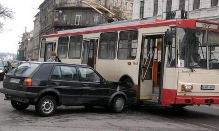 J. Basanavičiaus g. įvykus avarijai, susidarė spūstis