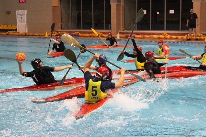 Pažintis su egzotiška sporto šaka: baidarių polas