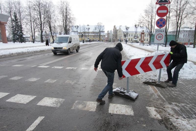 Transportas vėl gali važiuoti Tiltų gatve