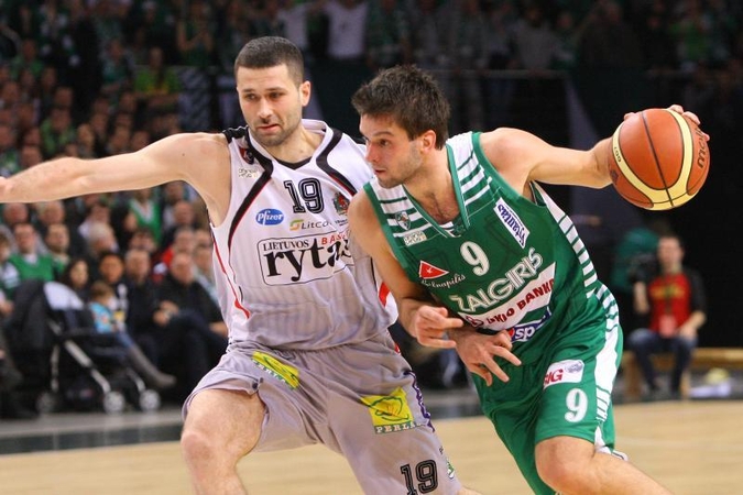 „Žalgirio“ krepšininkai įveikė „Lietuvos rytą“ ir tapo BBL čempionais