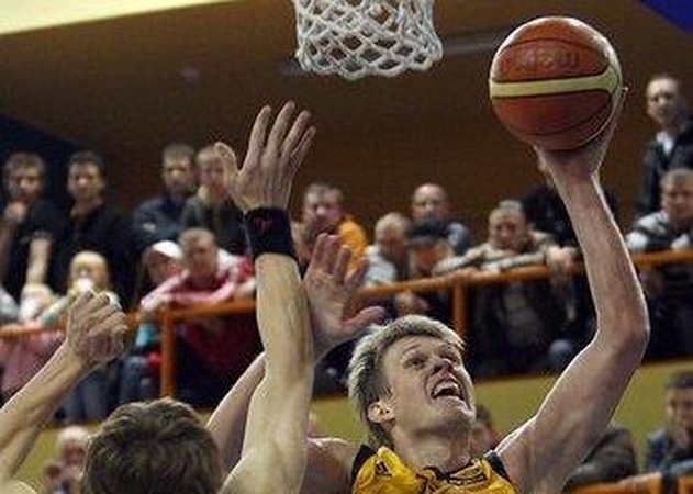 S.Kuzminskas keliasi į pietinę Europą   