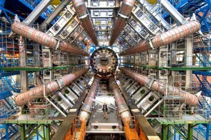 LHC greitintuve – 50.000 rekordinės energijos dalelių srautų susidūrimų