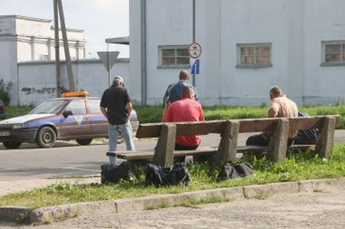Darbo paieškos ypatumai Lietuvoje: pirmiausia - per pažįstamus