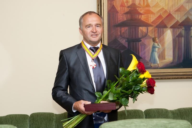 J.Kairiui premjeras įteikė Sporto garbės komandoro ženklą