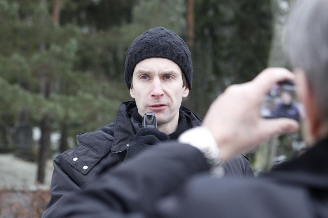 Nuomonė: iš veikiančių prieš savo valstybę reikia atimti pilietybę 