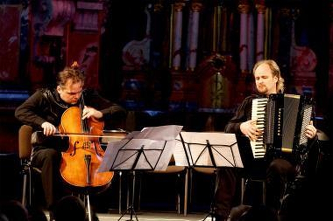 „Permainų muzika“: intriguojantys dialogai ir nemirtingumas