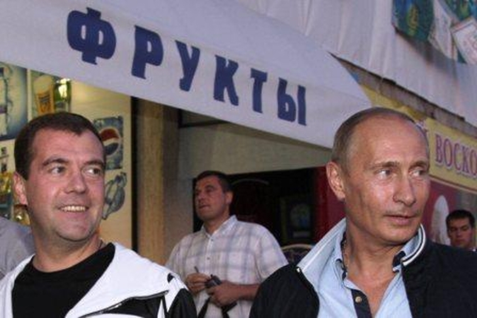 D.Medvedevas: nenoriu varžytis su V.Putinu 2012-ųjų prezidento rinkimuose