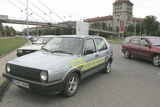 Apleistas automobilis Karaliaus Mindaugo prospekte