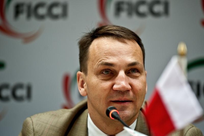 R.Sikorskis: gerai, kad Lietuvoje skaito brošiūrą apie Panerius