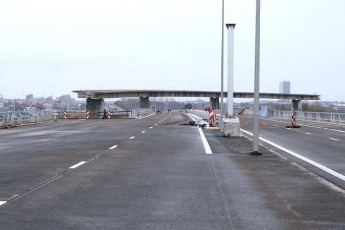 Naują estakadą Jakų žiede statys "Kauno tiltai"