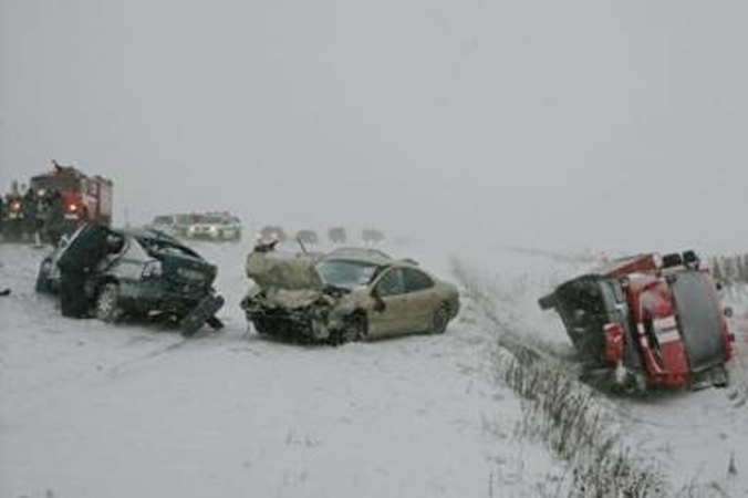 Ugniagesių vairuotojas kaltinamas pražudęs keturis žmones