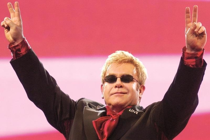 Eltono Johno pageidavimų sąraše – didžiulė gėrimų įvairovė