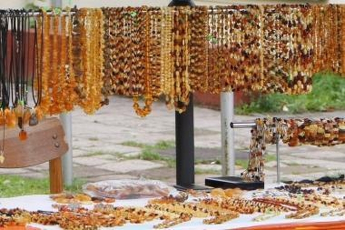Suvenyrų parduotuvės slėpė šimtus tūkstančių