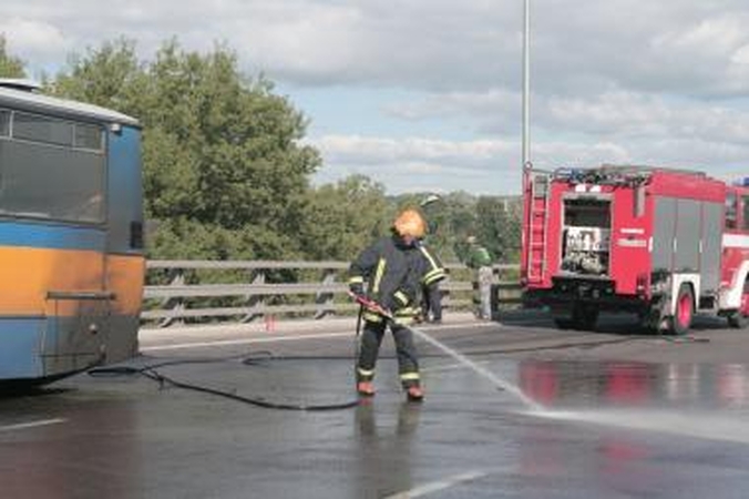 Kaune užsidegė maršrutinis autobusas
