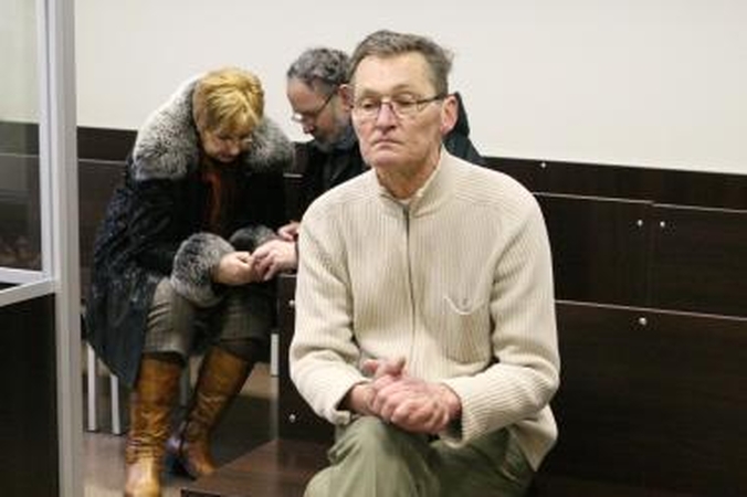 Morgo sanitaras dėl gautos šimtinės teisinasi teisme