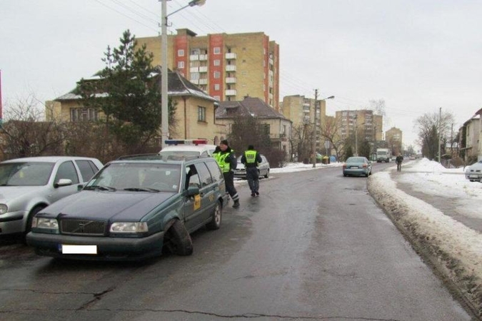 Insultą patyręs taksi vairuotojas sukėlė avariją