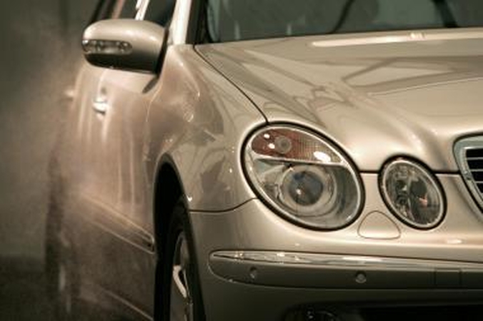Siūlo tarnybinį automobilį palikti tik Seimo pirmininkui
