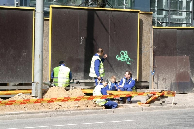 Klojo šaligatvį – aptiko bombą