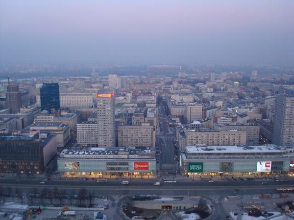 Pačiame Varšuvos centre atsivėrė smegduobė