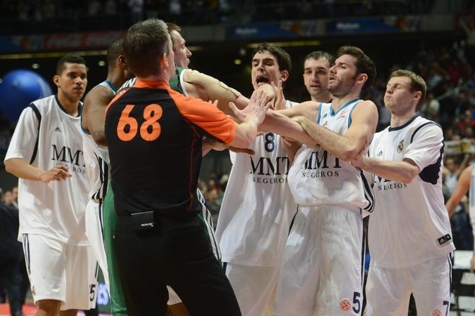 Muštynėmis vos nevirtusiame mūšyje krito „Žalgiris“ (komentarai)