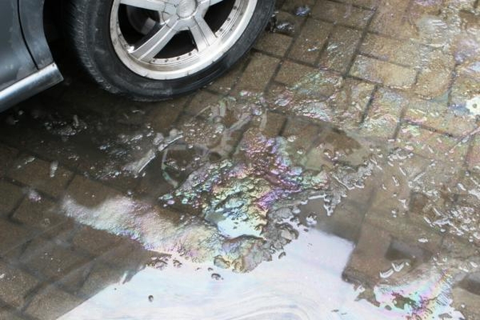 Naudotų tepalų verslas klesti: šildytis pigiau nei mokėti baudą 