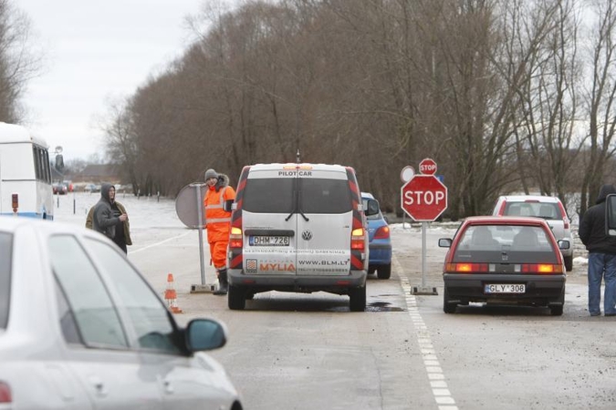 Kelyje Rusnė-Šilutė vanduo nuslūgo iki 63 centimetrų