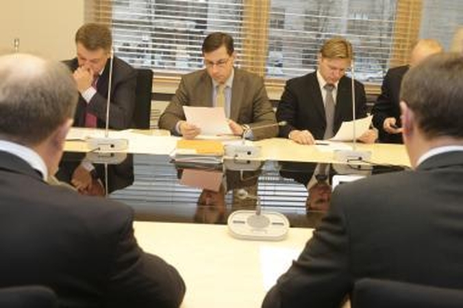 Vėl svarstys parlamentarų atlyginimus