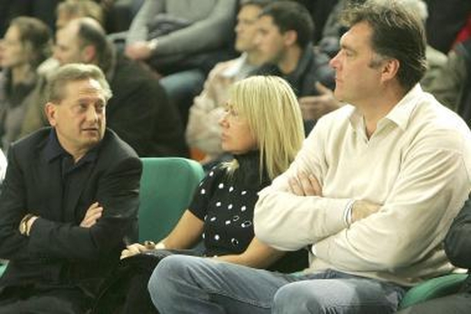 V.Romanovo spjūvis A.Saboniui į veidą