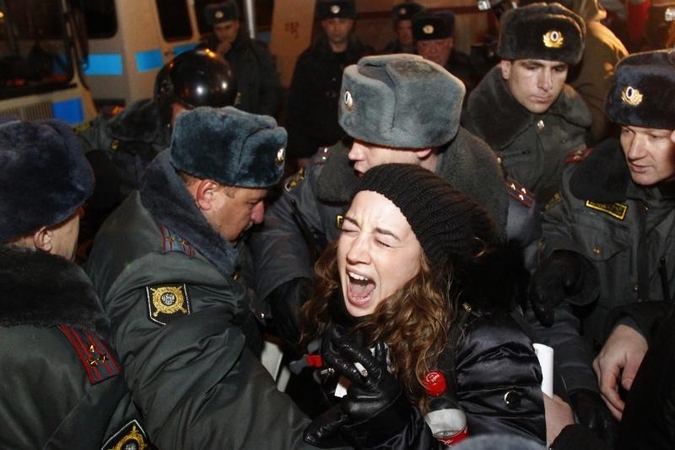 Maskvos policija sulaiko į akciją Triumfo aikštėje einančius žmones