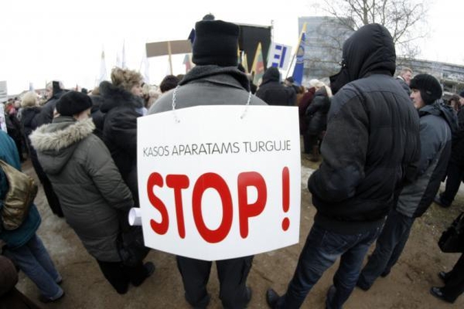 100 procentų kompensacija už kasos aparatus galios ir balandį (papildyta 14 val.)