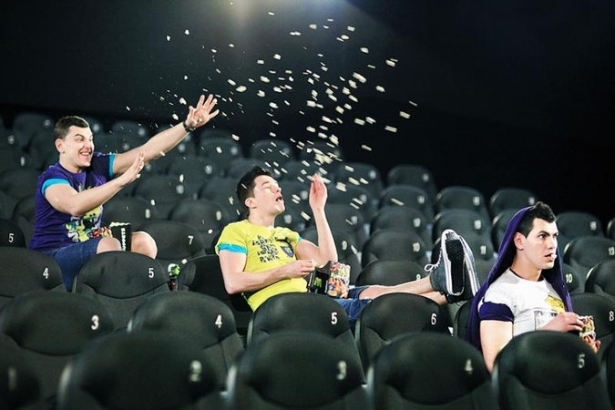 „Radistai“ nusiaubė kino teatrą Vilniuje