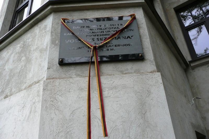 Kaune atidengta atminimo lenta profesoriui V.Sezemanui