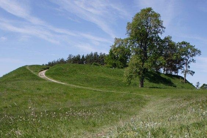 Žagarėje aptiktos XIII amžiaus pilies liekanos