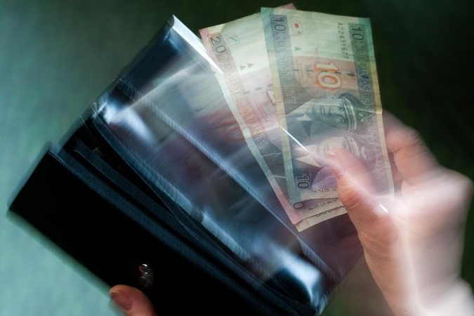 Pirkėja uostamiesčio parduotuvėje paliko piniginę su tūkstančiais