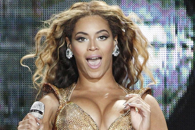 Dainininkė Beyonce gimdyti turėtų per Kalėdas