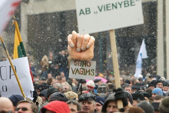 Prie Koncertų ir sporto rūmų riaušės neišvengiamos?