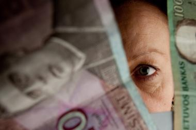 Lazdijų rajone iš moters buvo išvilioti 4,7 tūkst. litų