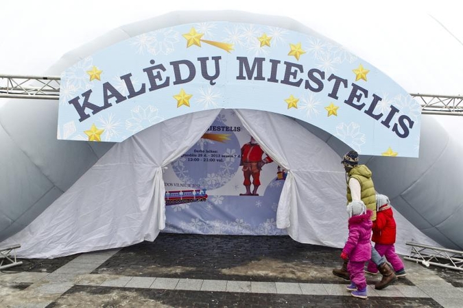 Rotušės aikštėje vietoj Kalėdų miestelio – burbulas