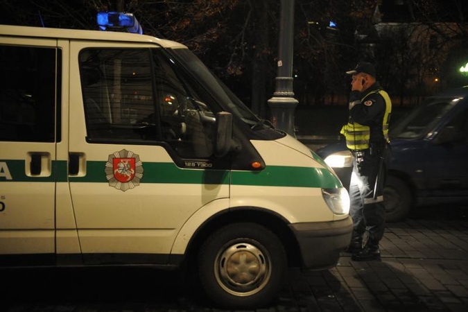 Vairuotojo logika: važiavo per raudoną, o sustabdytas bruko kyšį