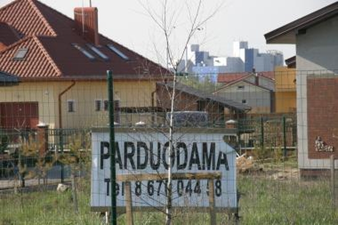 Parlamentaras siūlo neišsimokantiems už būsto paskolas bankams grąžinti tiek, kiek vertas būstas
