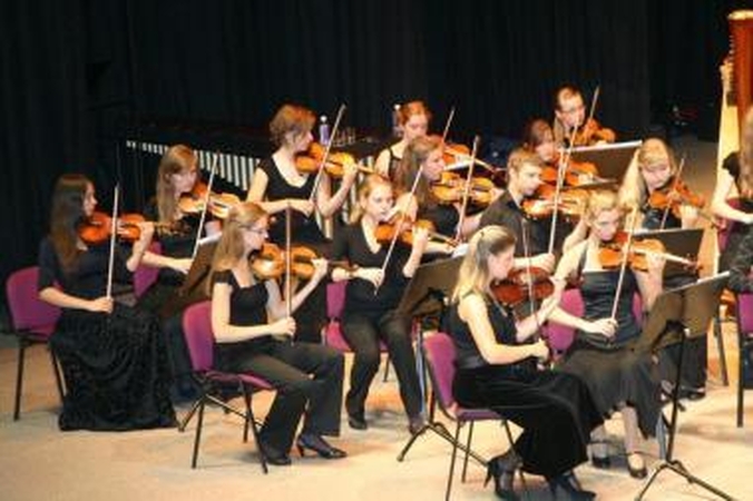 Festivalyje muzikuos gimnazistų simfoninis orkestras