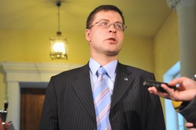Latvijos premjeras domisi dėl galimo masinio eurų pervedimo iš šalies bankų į Švediją 