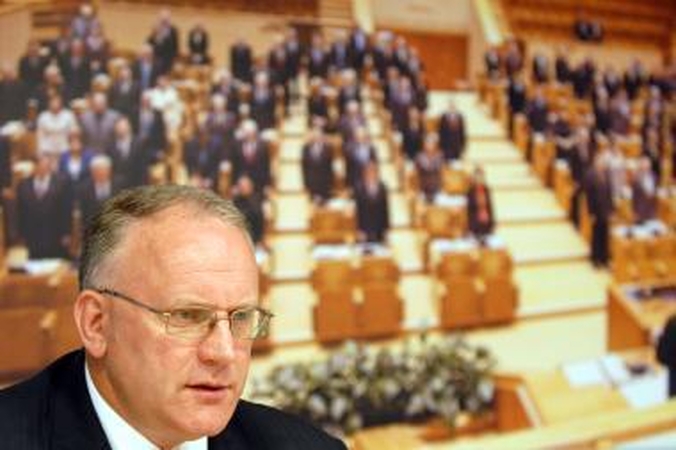 Širvintų rajono tarybos narį teismas  įpareigojo paneigti, kad Pinskai jam kėlė ultimatumus