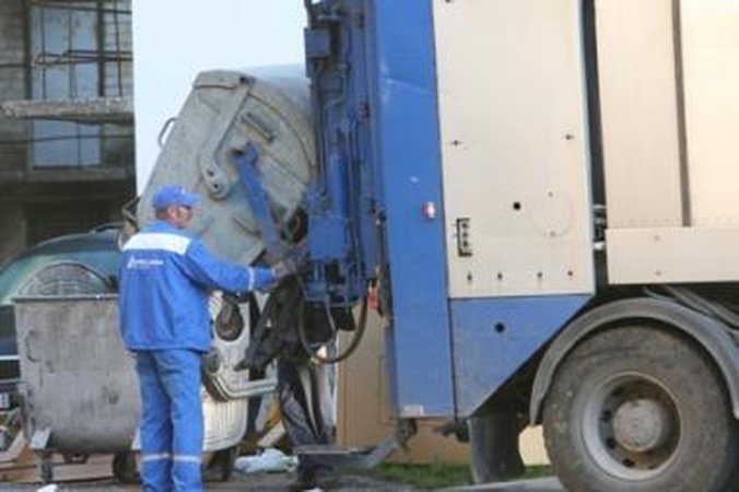 Konteineriai daugiabučiuose kelia pavojų